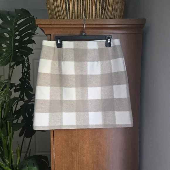 HOT Loft Brown Plaid Skirt Mini NWT LOFT Plaid Mini Skirt In Beige